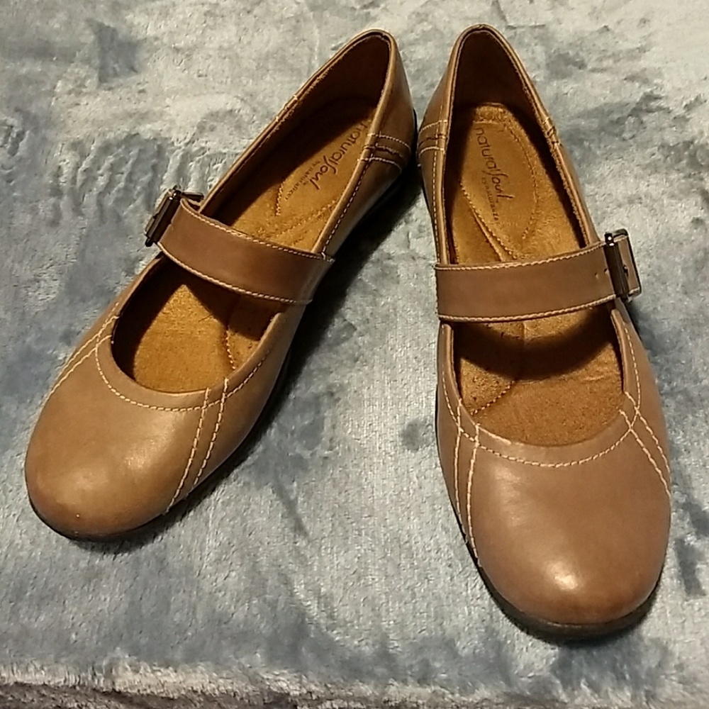 Naturalizer mary-janes size 6 comfort, leather